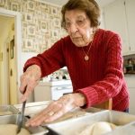 Ova baka je kuvala jednostavno i skromno: YouTube kanal Great Depression Cooking