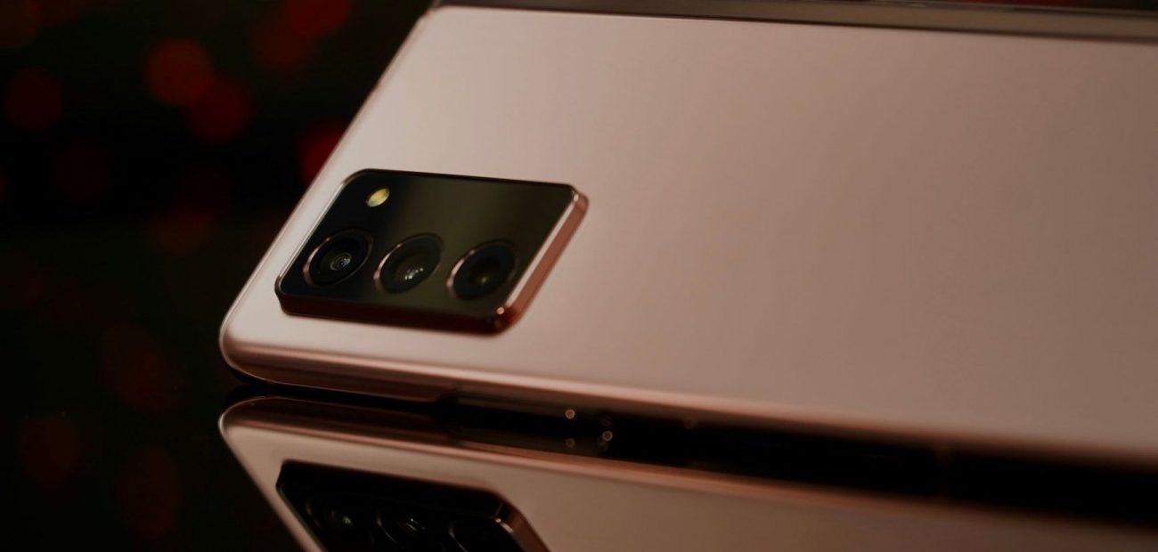 Samsung radi na dvostruko savitljivom telefonu